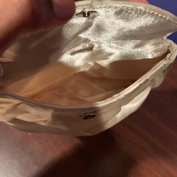 Purses - Picture 2 of 9